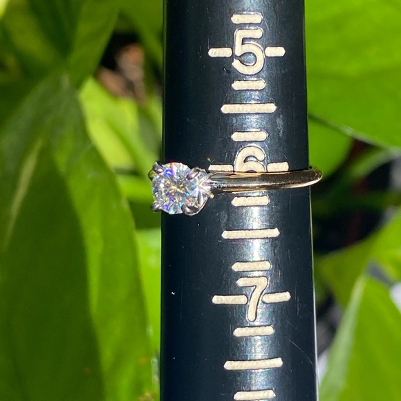 Gorgeous😍 14KT Solitaire Diamond engagement ring💍💎✨ - Picture 14 of 17